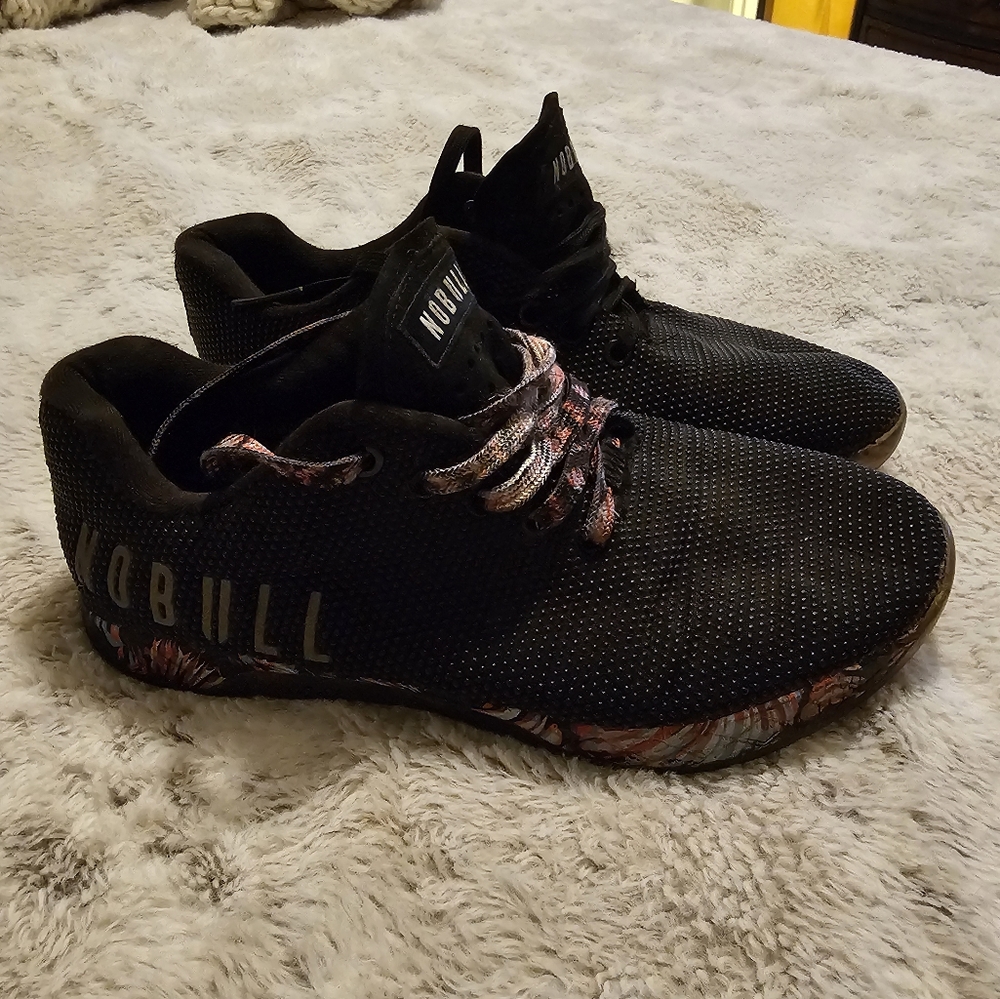 Womens 8.5 NOBULL training shoes